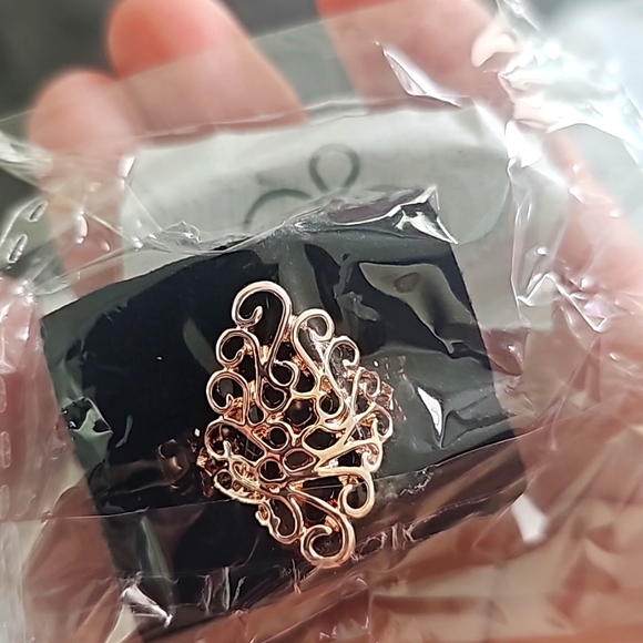 Full-Fledged Filigree Rose Gold Ring 💍 - Picture 3 of 4
